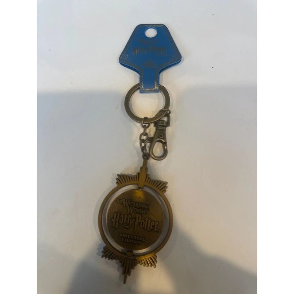 The wizarding world of Harry Potter Universal Studios Keychain NWT